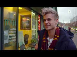 Juli 1991 i steinkjer), også kjent som «flippklipp victor», er en norsk programleder og «youtuber». When Victor Sotberg Got Tricked By His Boyfriend Youtube