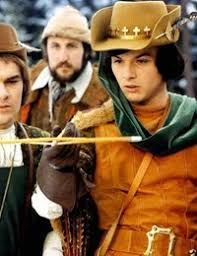 Vinzek, dem diener, sind im wald zufällig drei haselnüsse in den schoss gefallen, die er aschenbrödel zum trost mitgebracht hat. Drei Haselnusse Fur Aschenbrodel Alle Sendetermine Im Tv 2020 21 Buradabiliyorum Com