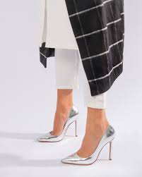 They Tried To Put Me On The Cover Of Vogue But My Legs Were Too Long 5 Perfect Nyfw Outfits Styled By The Spicy Stiletto Nyfw Outfits Fashion Outfits Fashion