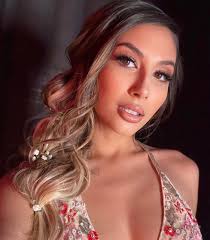 Some of y'all be watching my stories like you're ready to risk it all  😏Stop watching… and come say hi 💬 Let's make tonight interesting. I don't  do dry convos or weak