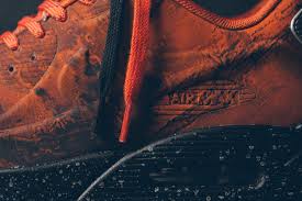 Its seamless upper includes metallic silver look for the nike air max 90 mars landing to release on march 16th at select nike sportswear retailers and stockx. Buy The Nike Air Max 90 Mars Landing Right Here Kicksonfire Com