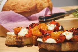 Bruschetta Mediterranea De Tomate Y Mozzarella Ingredientes Pan De Aldea 250g Tomate Cherry 100g Mozzarella 1 Cabeza De Recetas De Comida Bruschetta Mozzarella