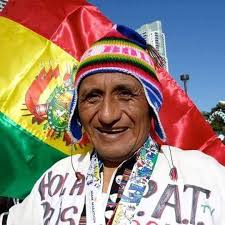 MARIO ALI (EL ABUELITO CHASKI), EL PRIMER BOLIVIANO CON RAICES INDIGENAS EN  RECIBIR LA VACUNA CONTRA EL #COVID19 EN LOS ESTADOS UNIDOS En la jornada de  ayer al promediar las 17:00 hrs. (