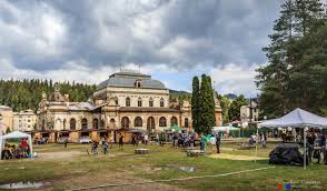 În vatra dornei din 43 unități sunt disponibile 39, iar în apropiere din 1166 unități alte 1131 sunt disponibile. Cum A Fost La Festivalul Dorna Art 2017 Concluzia Acestei EdiÈii