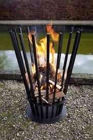 Jul 19, 2016 · select a flat site away from any potential hazards and surround your fire pit with a nonflammable material, such as pavers. 20 Most Creative Diy Fire Pit Ideas To Facelift Your Patio