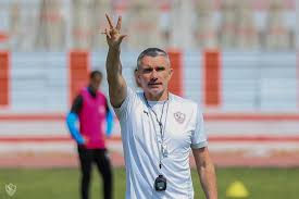 قام الفرنسي باتريس كارتيرون المدير الفني لمدرسة الفن والهندسة، بتحديد برنامج تدريبي للاعبي نادي الزمالك في ظل أجواء تفشي فيروس كورونا المستجد، بعد أن تراجع. ÙØ§Ø±ØªÙØ±ÙÙ Ø§ÙØ²ÙØ§ÙÙ Ø£ÙØ¶Ù ÙÙ Ø§ÙØªØ±Ø¬Ù ÙÙÙØ§ ÙØ§ÙÙØ¨Ø§Ø±Ø§Ø© ÙÙ ØªÙÙÙ Ø³ÙÙØ©
