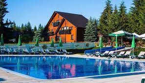 Vă recomandăm pensiuni cu piscine incredibile, care vă oferă o priveliște exotică de poveste. Pensiunea Cris Oferte Cazare Pensiuni Vatra Dornei