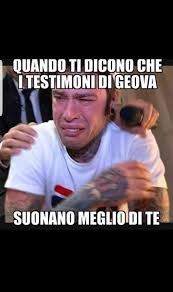 Il commence la musique très tôt lorsque son père lui offre son premier instrument de musique : Su Su C E Di Peggio Nella Vita Gigi D Alessio Ad Esempio Buona Facciabuco Com
