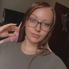 Kellie Phillips's Instagram, Twitter & Facebook