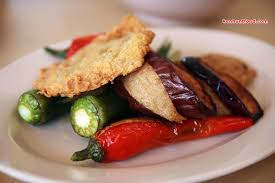 Apart from yong tau foo, they also have pretty good fruit rojak and seaweed rolls. Ken Hunts Food Sister Kam Yong Tau Foo ä¸¤å§å¦¹é…¿è±†è… Seri Kembangan Selangor