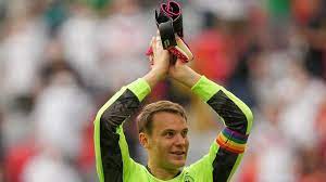Latest on bayern munich goalkeeper manuel neuer including news, stats, videos, highlights and more on espn. Uefa Abandon Investigation Into Neuer S Rainbow Armband