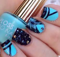 Pintados de uñas navideños uñas decoradas con esmaltes diseños de uñas simples uñas de gel cortas uñas elegantes y sencillas uñas de acrilico elegantes uñas patrias uñas mexicanas manicura navideña. Azul Claro Con Fuerte Decoracion En Una Una Con Pura Pedreria Disenos De Unas Azules Disenos De Unas Unas Azules