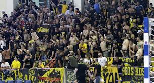 Cosmote tv και nova μοιράζουν την πίτα των τηλεοπτικών δικαιωμάτων της super league. O Aygenakhs Ta Ebale Kai Me Toys Opadoys Ths Aek Poy Panhgyrisan Thn Koypa Sth Xalkida Trikalascore