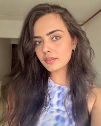 So, in India, they hate darkskinned people, and they call them ugly...  Infact darkskinned India are the most beautiful, look at this girl for  example, she is so beautiful, infact..she is the