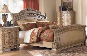 Dormitoare Elegante In Stilul Vintage Ashley Furniture Bedroom Ashley Bedroom Furniture Sets King Size Bedroom Sets