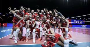 Avrupa voleybol şampiyonası, her iki yılda bir avrupa voleybol konfederasyonu (cev) tarafından düzenlenen organizasyon.1948`de i̇talya`da (erkekler) ve 1949`da çekoslovakya`da. Tumu Turkiye Finlandiya Maci Voleybol