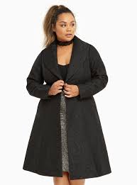 The Perfect Coat To Wear While You Party Hop This Long Evening Coat Is As Chic As A Cocktail Dress The Knee Skimmin Fashion Beautiful Outfits Cocktail Jacket