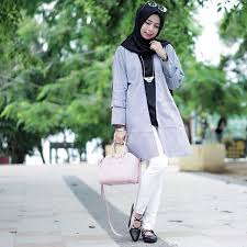 Kami jual blouse hijab modern ini dengan harga murah secara online di topkeren.com. Model Baju Hijab Modis Hijab Batik