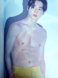 Teeheeheeheehee, that tickles, okay, i can't wait to show them off as today's bias! ìˆ˜í˜¸ë£©ë´‡ On Twitter Suho Abs Suho Exo Abs