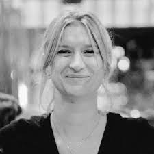 824 UK Music Therapist Amanda Thorpe