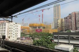 第4及第5發展區 (das 4&5) 暫定於二零二六年完工。 更多資料. File Hk è§å¡ Kwun Tong Station Platform View Yue Man Square è£æ°'åå¤§å» Yue Man Mansion å±æ» Grand Central Construction October 2018 Ix2 02 Jpg Wikimedia Commons
