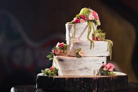 Torte di compleanno con fiori freschi. Torte Decorate Con Fiori Freschi 11 Idee Per Le Decorazioni Donnad