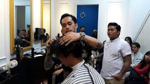 Direktur jenderal amerika dan eropa. Enrico Soesila Ke Belanda Demi Jadi Tukang Cukur