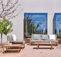 Vollpolsterbank/loungebank, sitz und rücken in 60er elemente, mit stollen oder naturfarbenes holz und leder, ergänzt durch intelligente beleuchtungslösungen und eine. Teak Holz Lounge Mobel Lineal Rattan Loom Korb Mobel Looms