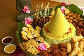 Nasi Tumpeng Komplit Food Indonesian Food Indonesian Cuisine