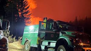 The caldor fire has burned 30,000 acres in el dorado county and is threatening the pollock pines region. Hzpmne Biwg Tm
