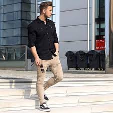 Calça Bege Com Camisa Jeans Masculina Camisa Social Para Fora Da Calca Quando E Como Usar Moda Masculina Casual Moda Masculina Moda Social Masculina