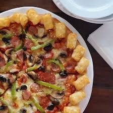 Pizza Hut S Newest Pie Includes Tater Tots Food New Pizza Extreme Food
