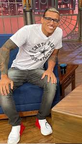 Michael chandler and charles oliveira go nose to nose in ufc 262 final face off. Ypi7sh5pfmy48m