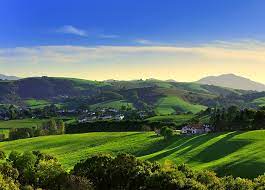 Les terrains de rugby font partie du paysage basque. Destination Pays Basque