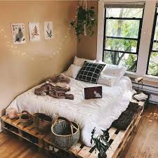 Jangan terkejut kalau perabot dari kayu pallet ni harganya mahal berbanding perabot lain. Idea Kreatif Katil Buatan Dari Kayu Pallet Azlan Rumadi