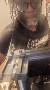 Was doing an LCD upgrade for someone. They've had the printer for about 1  1/2 years (R1+). When I noticed this Z axis motor bolt just hanging out  😂😂 I went through