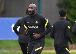Romelu lukaku is a striker who plays for chelsea and the belgium national team. Romelu Lukaku Pictured In Chelsea Training For First Time Following Transfer Metro News