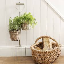 Cement Planter And Gold Hedgehog Pothanger Grosse Gartentopfe Pflanzkubel Gartengabel