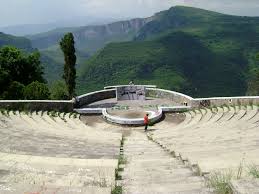 Maybe you would like to learn more about one of these? Teatro Griego Del Parque Mirador Al Fondo Vista De La Barranca De Huentitan Mapio Net