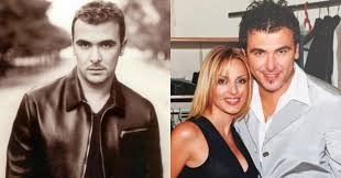 Antonis remos is a greek singer. Antwnhs Remos Ta Petrina Xronia Sth Germania H E3omologhsh Ths Mhteras Toy Kai O Paramy8enios Gamos Me Thn Ybonnh Enimerotiko Gr