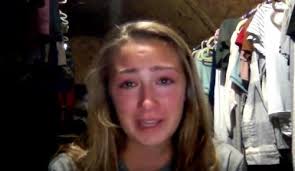 Jennifer Aniston Tears Up During Ellen Degeneres Giveaway To Grieving Family On Her Television Show