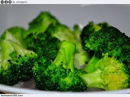 I cereali integrali, gli asparagi, gli agrumi, i legumi, le fragole, i kiwi e anche la frutta secca. Integratori Acido Folico