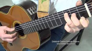 Man hat sie einfach weggelassen und es hat nicht besonders gestört. Didldu Schule Gitarre 3 Ubung Mit Dem G7 Und C Akkord Youtube