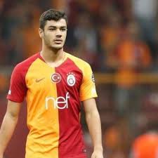 Ozan kabak, cezaevi müdürü olan babası ankara'da görev yaparken dünyaya gelmiştir. Son Dakika Galatasaray Ozan Kabak In Stuttgart A Transferini Kap A Bildirdi Spor Haberleri