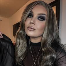 First Look at Scarlett Johansson in the new Jurassic World Movie! 🦖