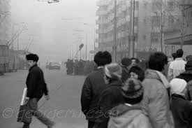 Citeste totul despre marş în amintirea revoluţiei de la 1989. Un Fotograf A Surprins Panica Din Centrul Clujului Din 21 Decembrie 1989 Se TrÄƒgea È™i Oamenii Erau La PÄƒmant Foto Stiri De Cluj