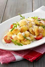 Gnocchi Mit Sahnesauce Und Kirschtomaten Rezept Sahnesauce Kirschtomaten Lebensmittel Essen