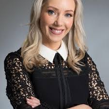 Lisa Fay's Instagram, Twitter & Facebook