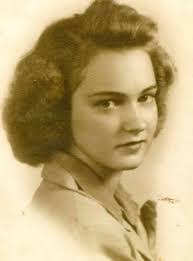 Elizabeth Sawyer's Instagram, Twitter & Facebook