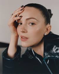 Saturday Night' actress Ella Hunt Has Arrived On The Scene